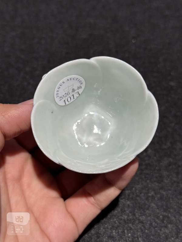 清乾隆 青花堆塑荷花型杯 - 图6